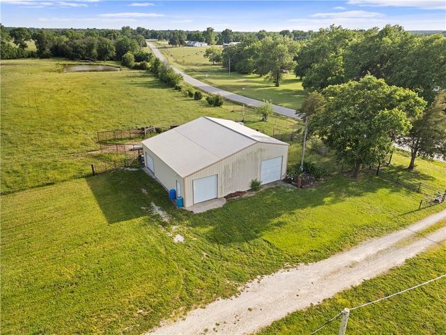 22451 S Bb Highway, Nevada, MO 64772