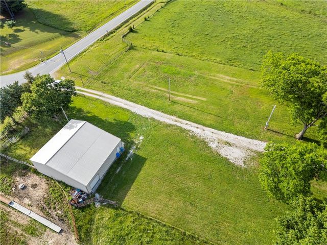 22451 S Bb Highway, Nevada, MO 64772