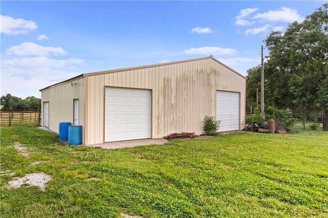 22451 S Bb Highway, Nevada, MO 64772