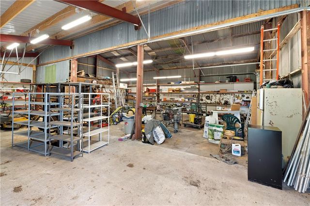 22451 S Bb Highway, Nevada, MO 64772