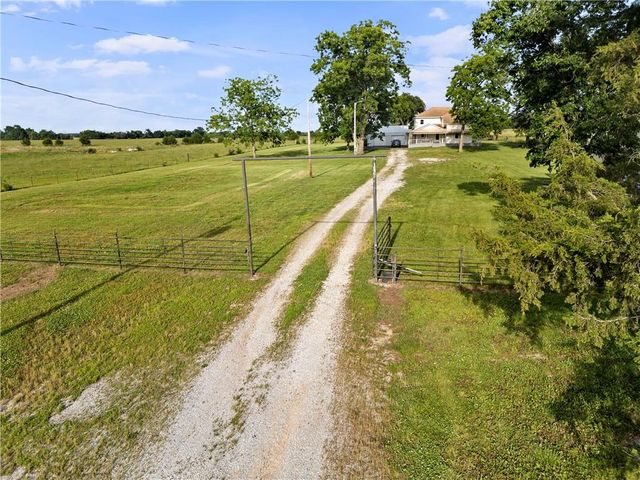 22451 S Bb Highway, Nevada, MO 64772