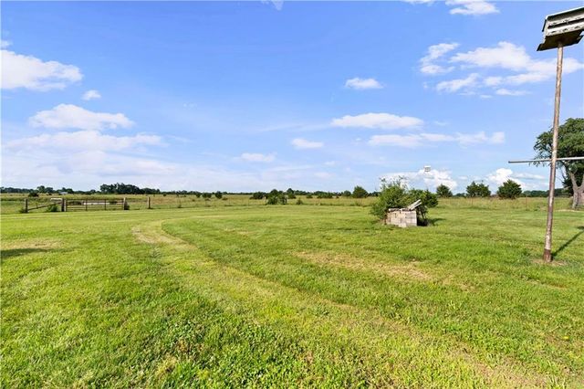 22451 S Bb Highway, Nevada, MO 64772