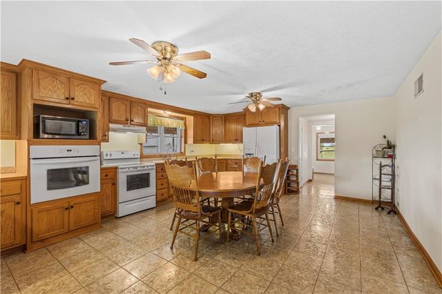 22451 S Bb Highway, Nevada, MO 64772