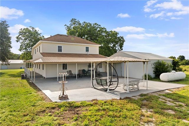 22451 S Bb Highway, Nevada, MO 64772