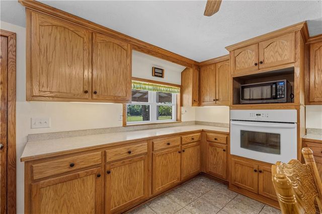 22451 S Bb Highway, Nevada, MO 64772