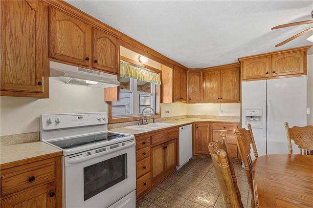 22451 S Bb Highway, Nevada, MO 64772