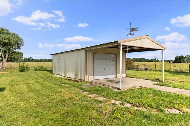 22451 S Bb Highway, Nevada, MO 64772
