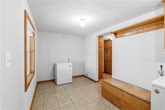 22451 S Bb Highway, Nevada, MO 64772