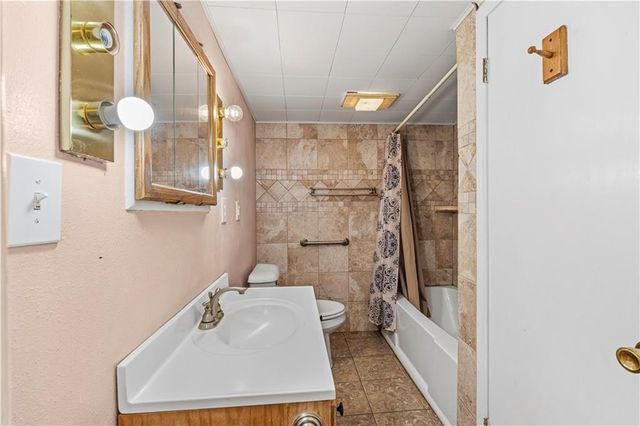 22451 S Bb Highway, Nevada, MO 64772