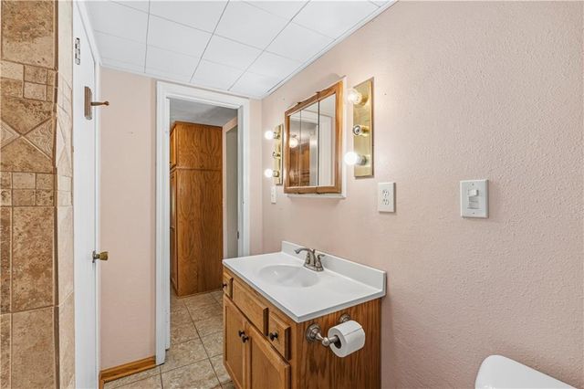 22451 S Bb Highway, Nevada, MO 64772