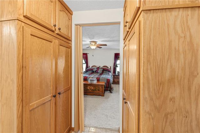 22451 S Bb Highway, Nevada, MO 64772