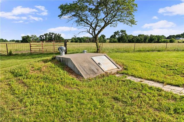 22451 S Bb Highway, Nevada, MO 64772