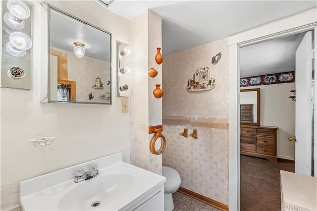 22451 S Bb Highway, Nevada, MO 64772