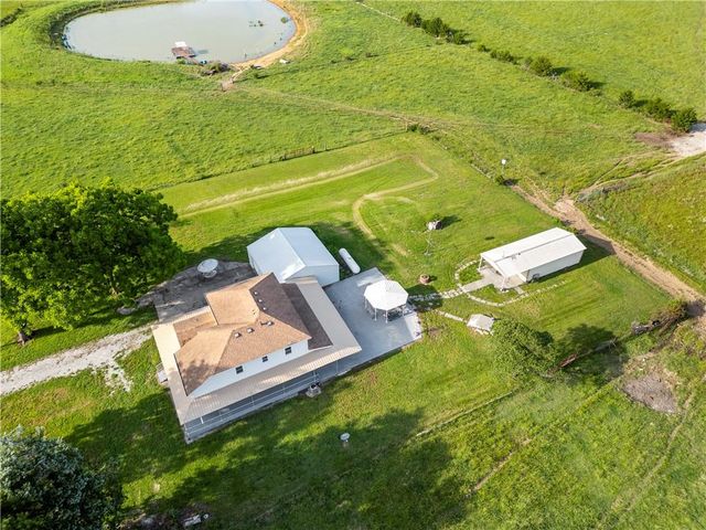 22451 S Bb Highway, Nevada, MO 64772