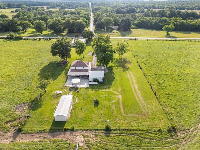 22451 S Bb Highway, Nevada, MO 64772