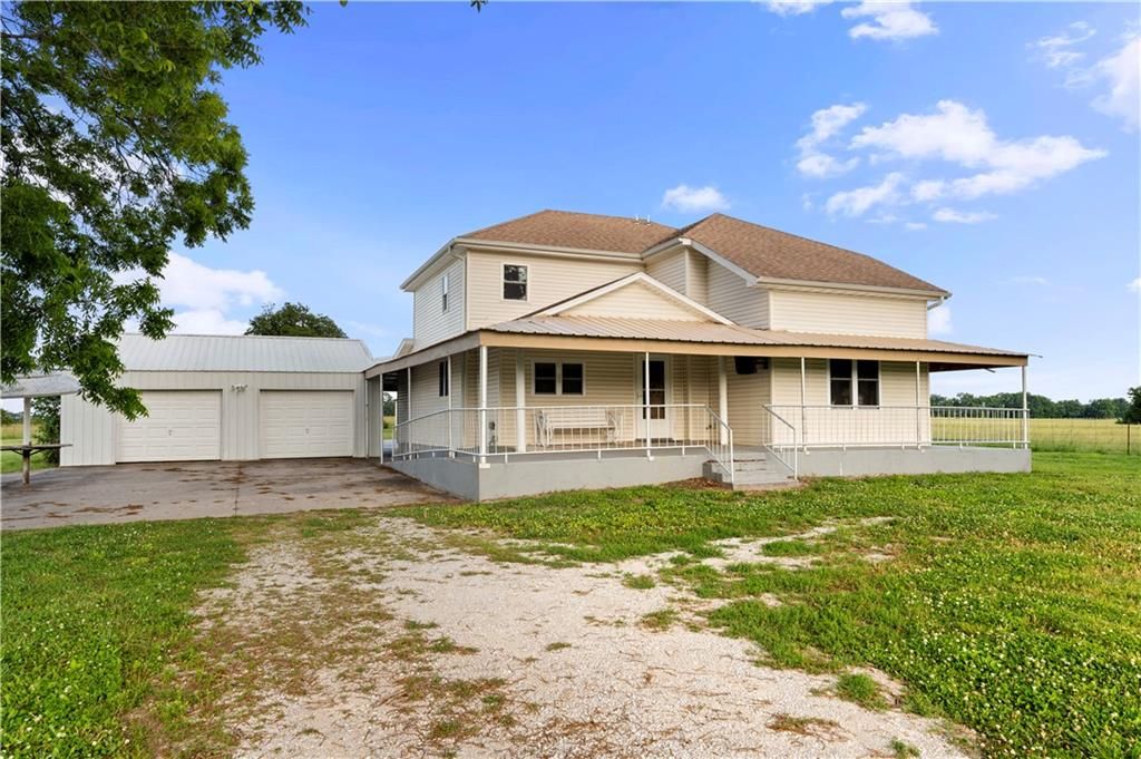 22451 S Bb Highway, Nevada, MO 64772