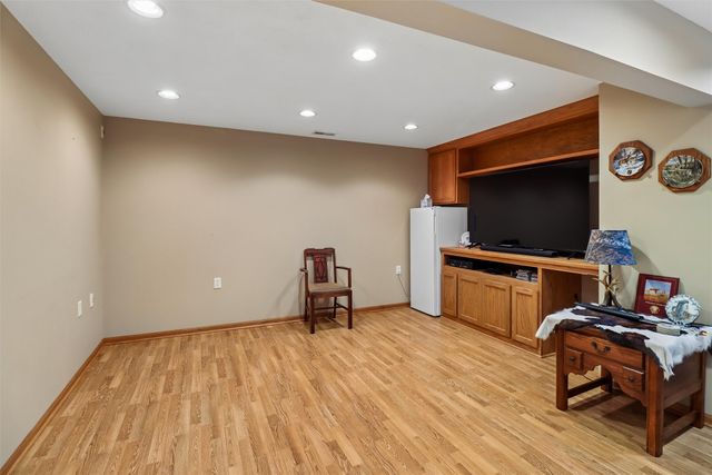1506 W Jackson Avenue, Indianola, IA 50125