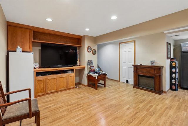 1506 W Jackson Avenue, Indianola, IA 50125