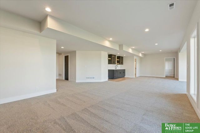 5607 N 213th Avenue, Elkhorn, NE 68022