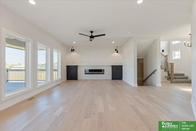 5607 N 213th Avenue, Elkhorn, NE 68022