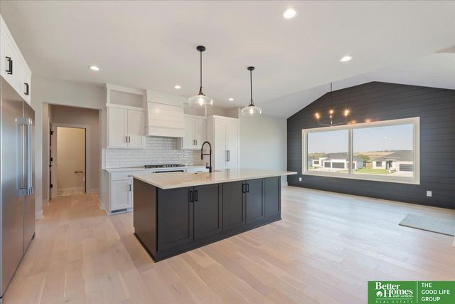 5607 N 213th Avenue, Elkhorn, NE 68022