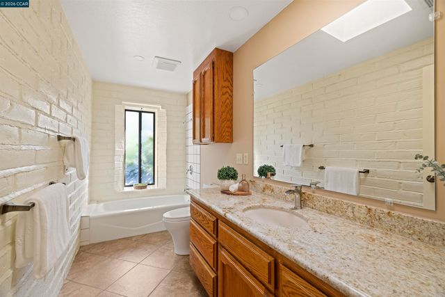 9015 Doubletree Ln, Livermore, CA 94551