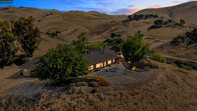 9015 Doubletree Ln, Livermore, CA 94551