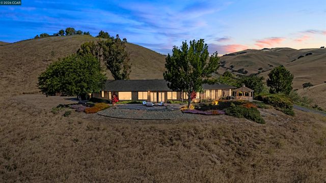 9015 Doubletree Ln, Livermore, CA 94551