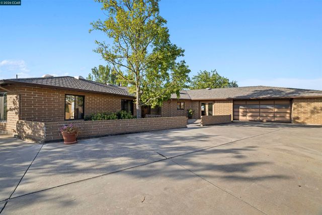 9015 Doubletree Ln, Livermore, CA 94551