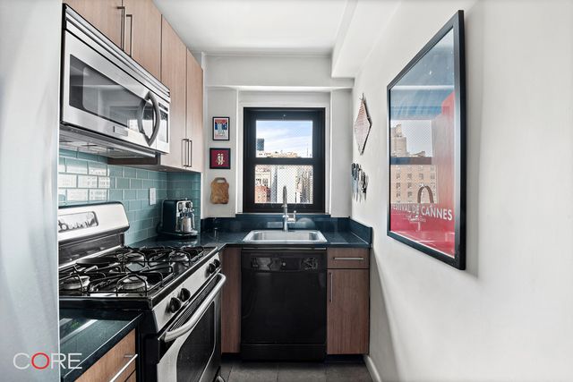 201 W 21st St Apt 15C, New York City, NY 10011
