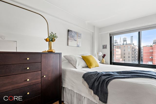201 W 21st St Apt 15C, New York City, NY 10011