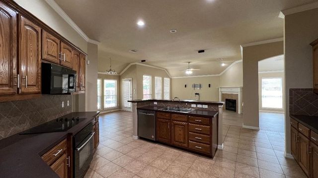 5823 Sunny Meadow Lane, Grand Prairie, TX 75052