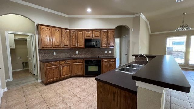 5823 Sunny Meadow Lane, Grand Prairie, TX 75052