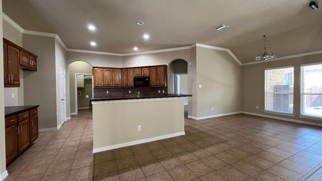 5823 Sunny Meadow Lane, Grand Prairie, TX 75052