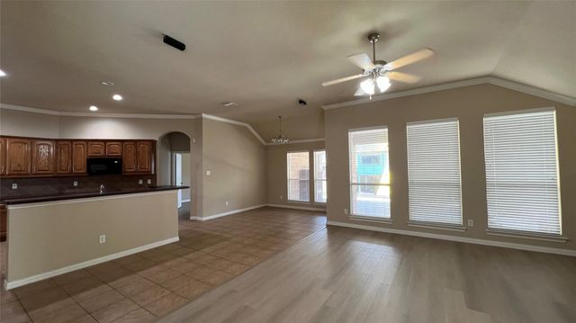 5823 Sunny Meadow Lane, Grand Prairie, TX 75052
