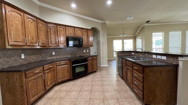 5823 Sunny Meadow Lane, Grand Prairie, TX 75052