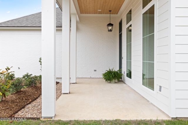 107 Harvest Creek Lane, Lafayette, LA 70508