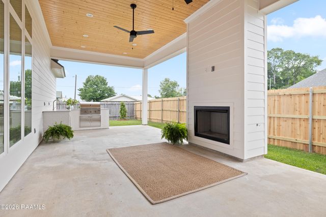 107 Harvest Creek Lane, Lafayette, LA 70508