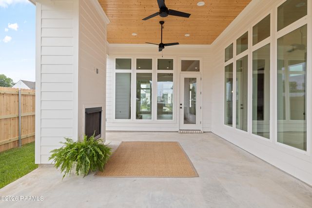 107 Harvest Creek Lane, Lafayette, LA 70508