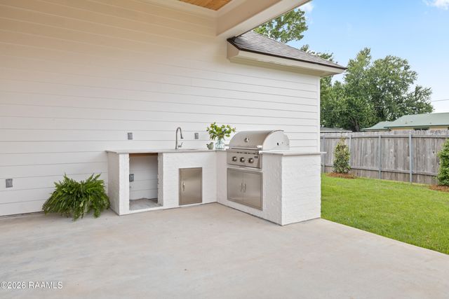 107 Harvest Creek Lane, Lafayette, LA 70508