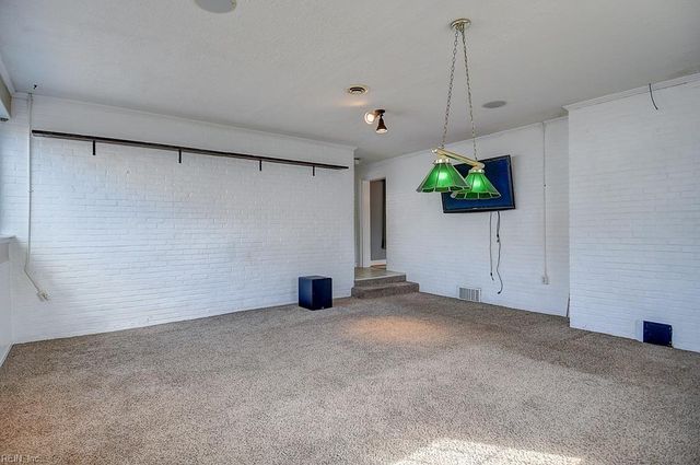 35 N Greenfield AVE, Hampton, VA 23666