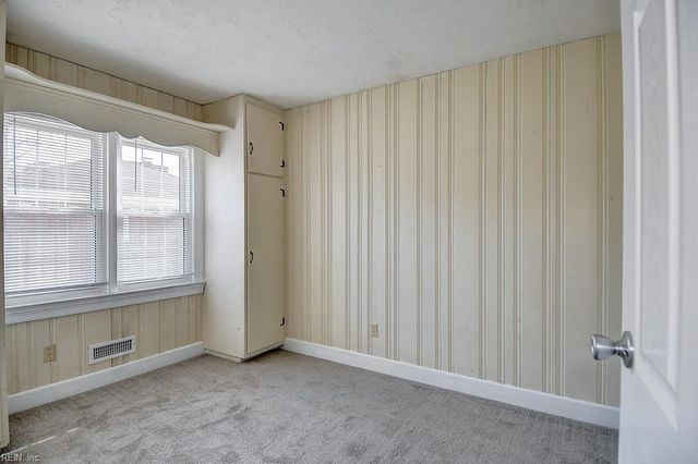 35 N Greenfield AVE, Hampton, VA 23666