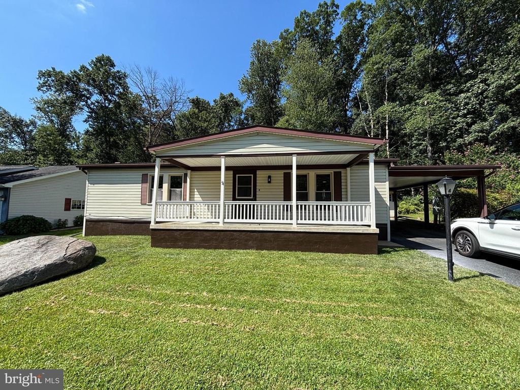 4 MAPLE AVE, Manheim, PA 17545