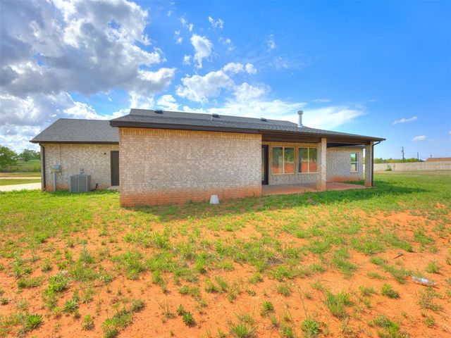 10130 S Meadows Lane, Guthrie, OK 73044