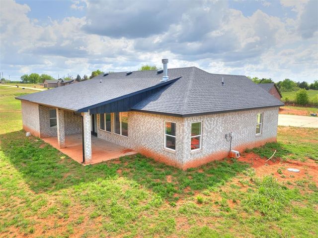 10130 S Meadows Lane, Guthrie, OK 73044