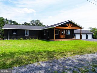 275 N MIDDLETON RD, Carlisle, PA 17013