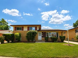 64 Peyton Drive, Chicago Heights, IL 60411