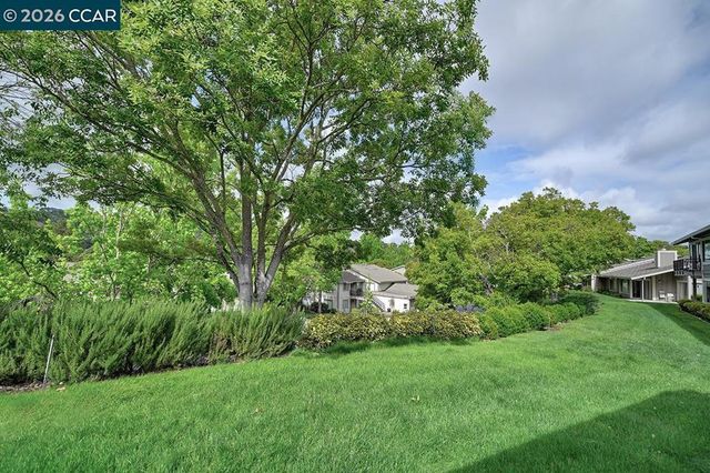 925 Terra California Dr 6, Walnut Creek, CA 94595