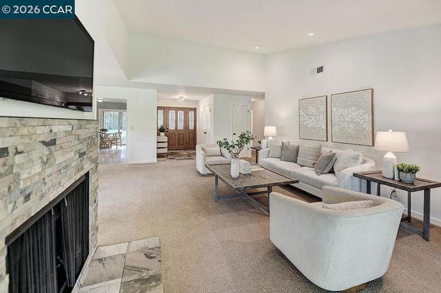 925 Terra California Dr 6, Walnut Creek, CA 94595