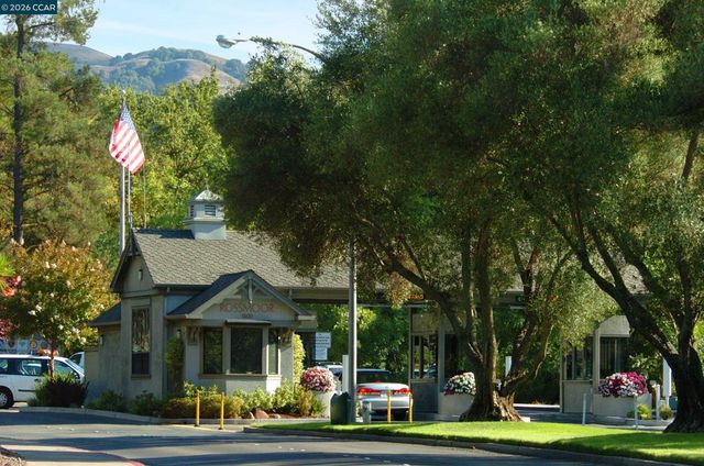 925 Terra California Dr 6, Walnut Creek, CA 94595